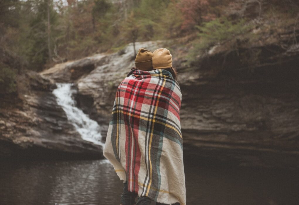 Photo Embracing couple