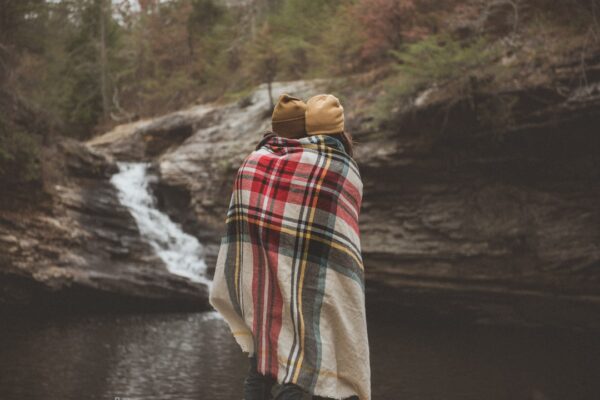 Photo Embracing couple