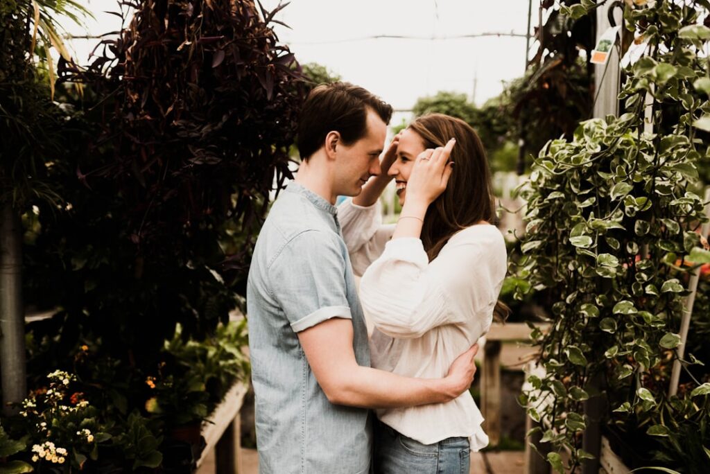 Photo Embracing couple