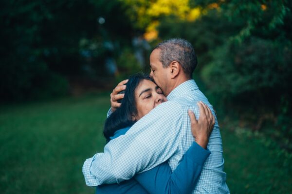Photo Embracing couple