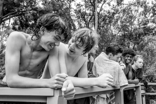Photo Teenagers bonding