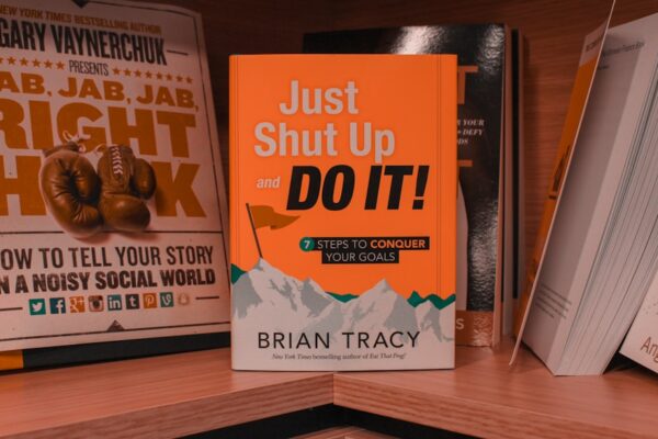 Photo "101 Essays That Will Change the Way You Think by Brianna Wiest"