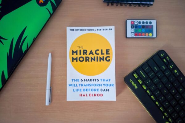 Photo The Tipping Point: How Little Things Can Make a Big Difference by Malcolm Gladwell