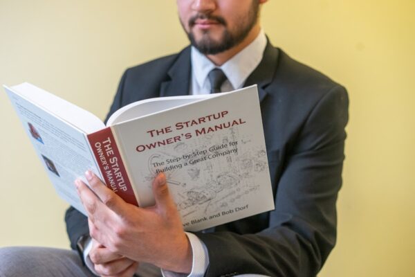 Photo The General Theory of Employment, Interest, and Money written by John Maynard Keynes