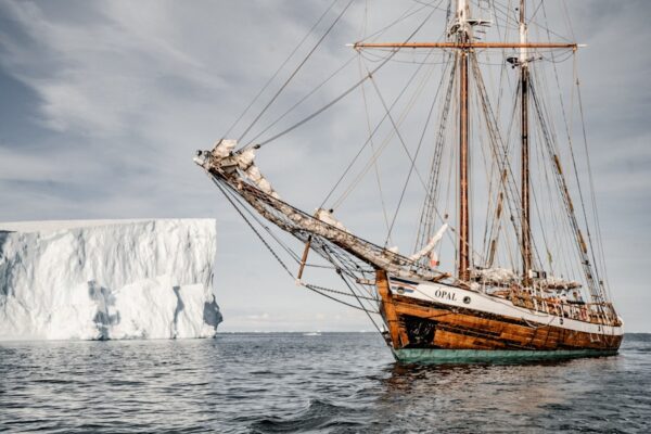 Photo Endurance: Shackleton’s Incredible Voyage by Alfred Lansing