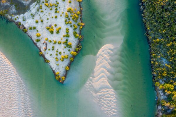 Photo The Geography of Bliss by Eric Weiner