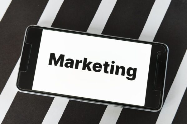 Photo "Marketing Warfare by Al Ries and Jack Trout"
