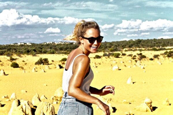 Photo "Tracks: A Womans Solo Trek Across 1700 Miles of Australian Outback by Robyn Davidson"