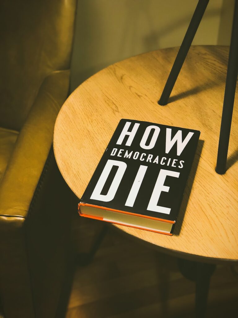 Photo Made to Stick: Why Some Ideas Survive and Others Die by Chip Heath and Dan Heath