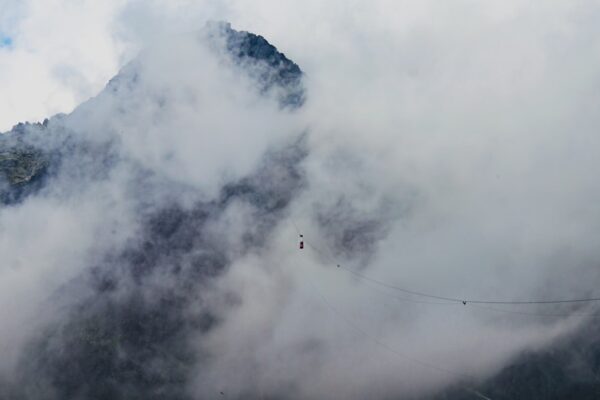 Photo "Into Thin Air by Jon Krakauer"