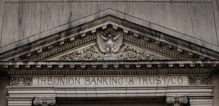 Photo Banking dynasty