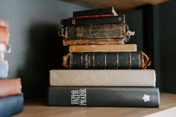Photo Vintage bookshelf