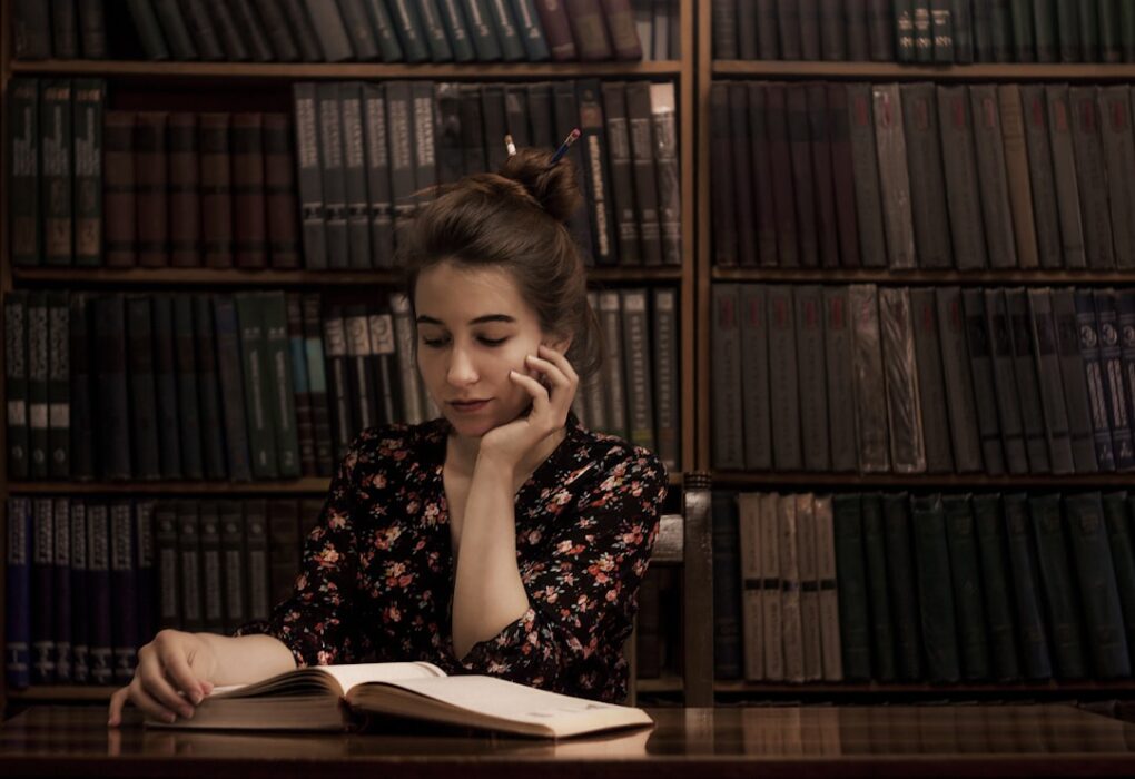 Photo Vintage bookshelf