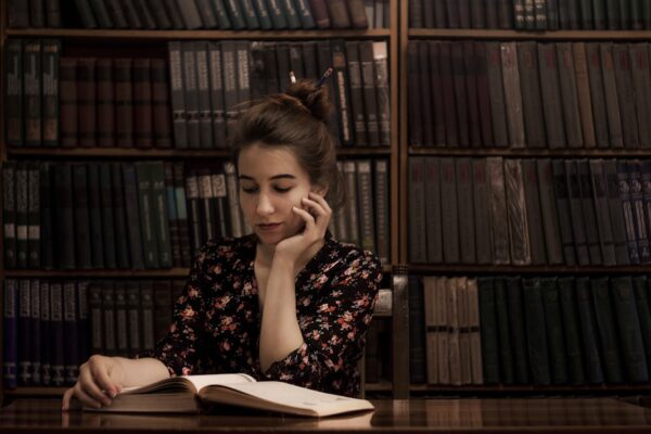Photo Vintage bookshelf