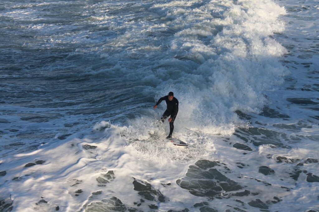 Photo Gerry Lopez surfing