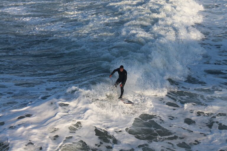 Photo Gerry Lopez surfing