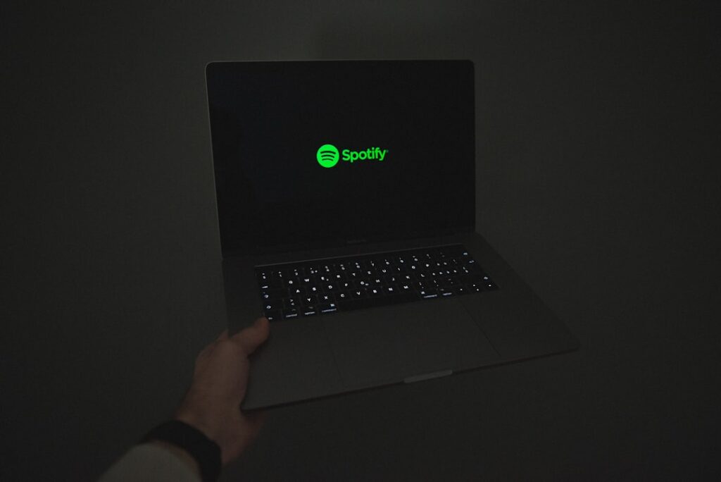 Photo $100 Startup