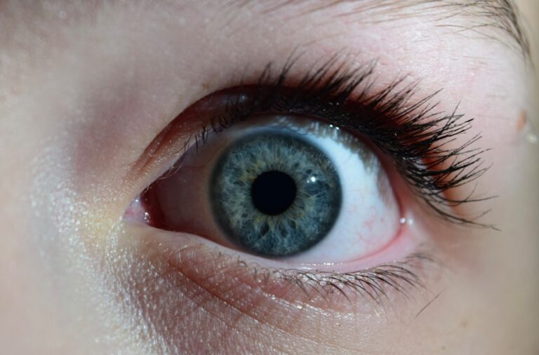 Photo Look Me in the Eye
