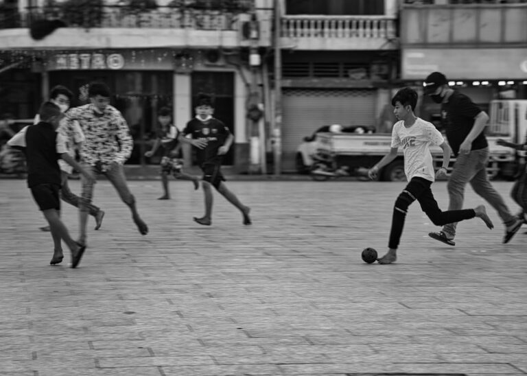 Photo Running Against the Devil