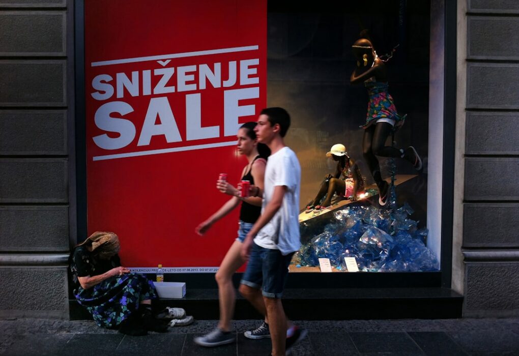 Photo Closing the Sale