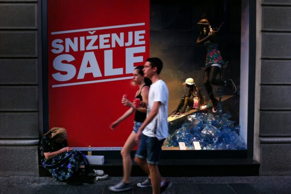 Photo Closing the Sale