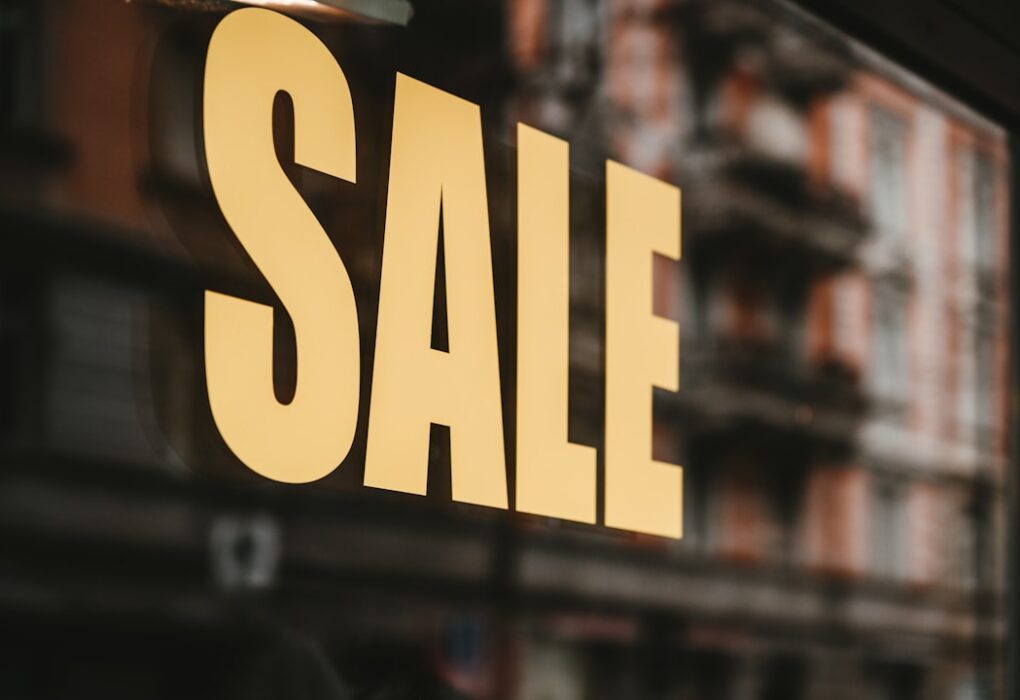 Photo Closing Deals Smoothly