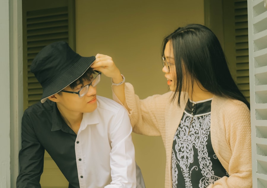 Photo Man Who Mistook His Wife for a Hat