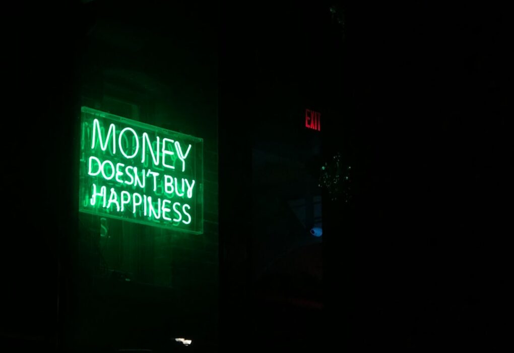 Photo Economics of Happiness